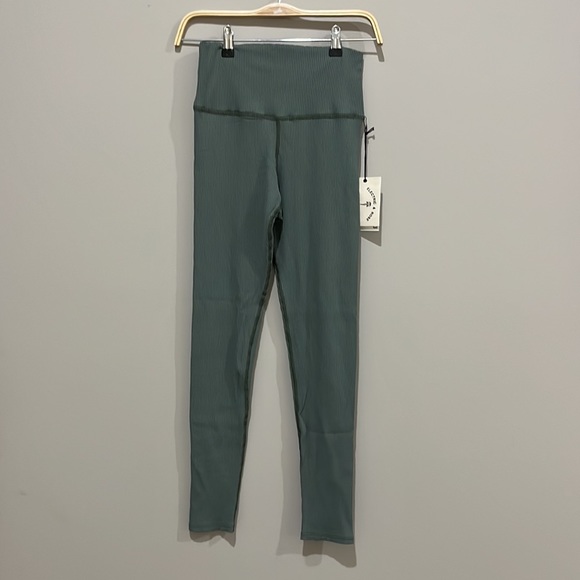 Electric & Rose Sawyer Ribbed Ankle Legging in Army Size Medium - Picture 4 of 9
